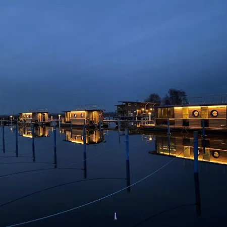 بوتيل Hausboot Fjord Vineta Mit Biosauna In *