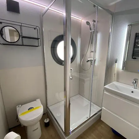 بوتيل Hausboot Fjord Vineta Mit Biosauna In *