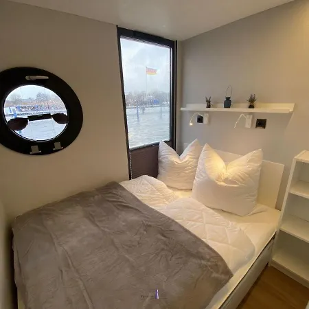 Hausboot Fjord Vineta Mit Biosauna In Botel Barth